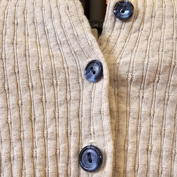 Cream Blouse - Picture 4 of 6